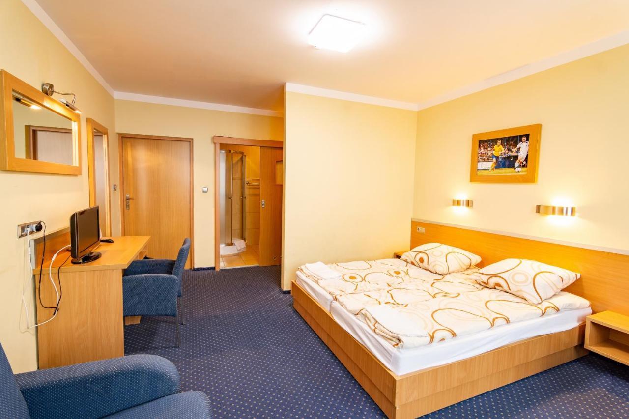 Dom Sportowca Blonie - Mosir Hotel Sanok Exterior photo
